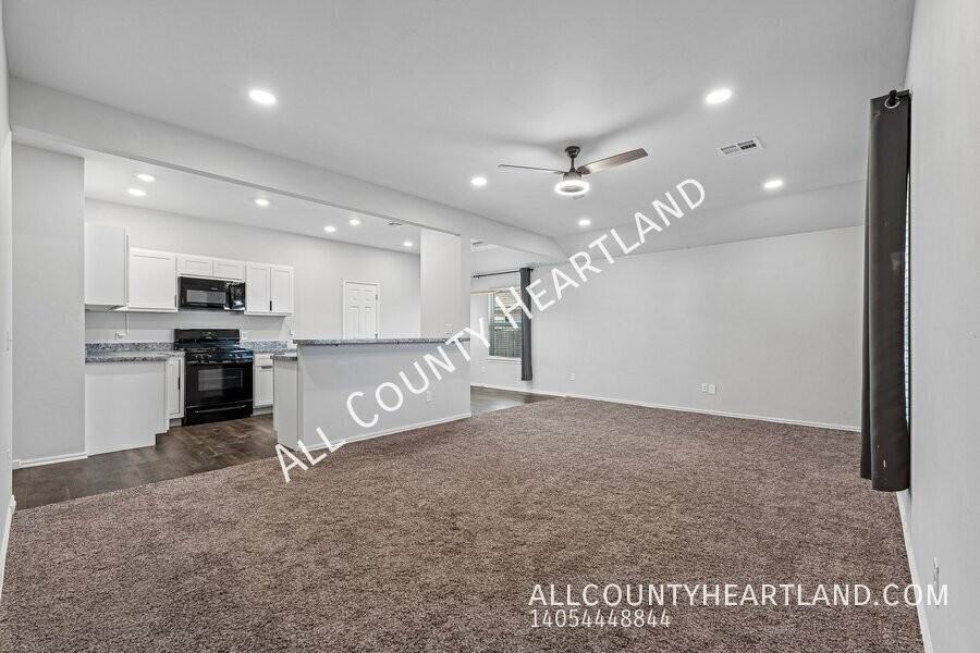 933 S Blackjack Ln - Photo 4 of 12