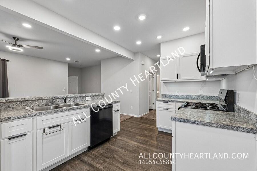 933 S Blackjack Ln - Photo 6 of 12