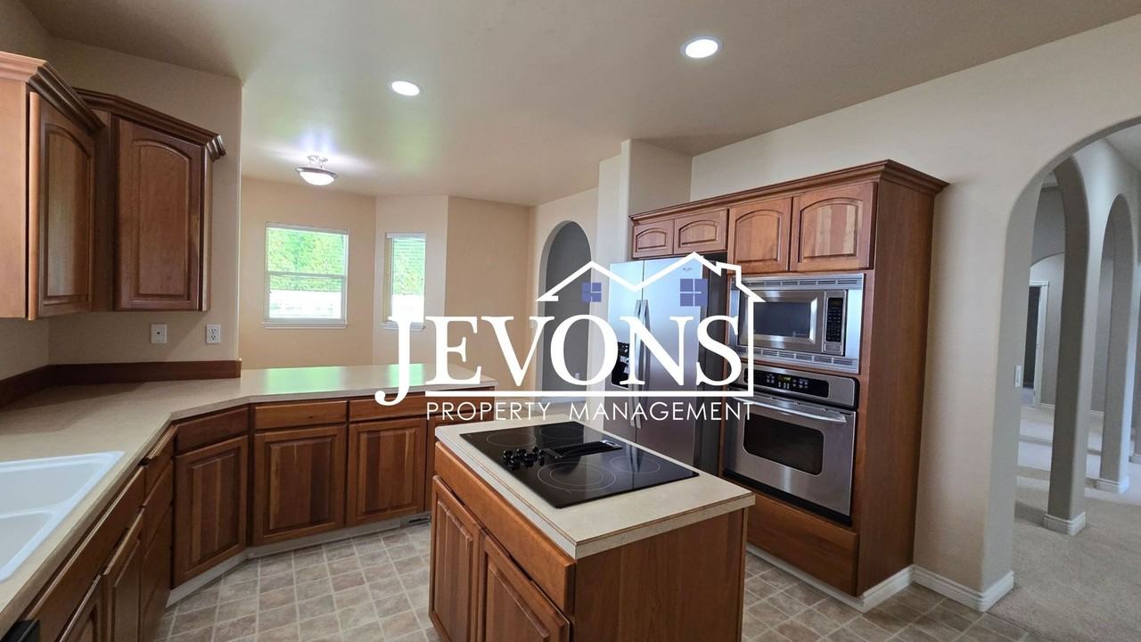 6601 Cherry Ridge Ct - Photo 3 of 22