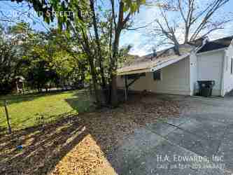 302 22nd St E #EAST - Photo 3 of 10