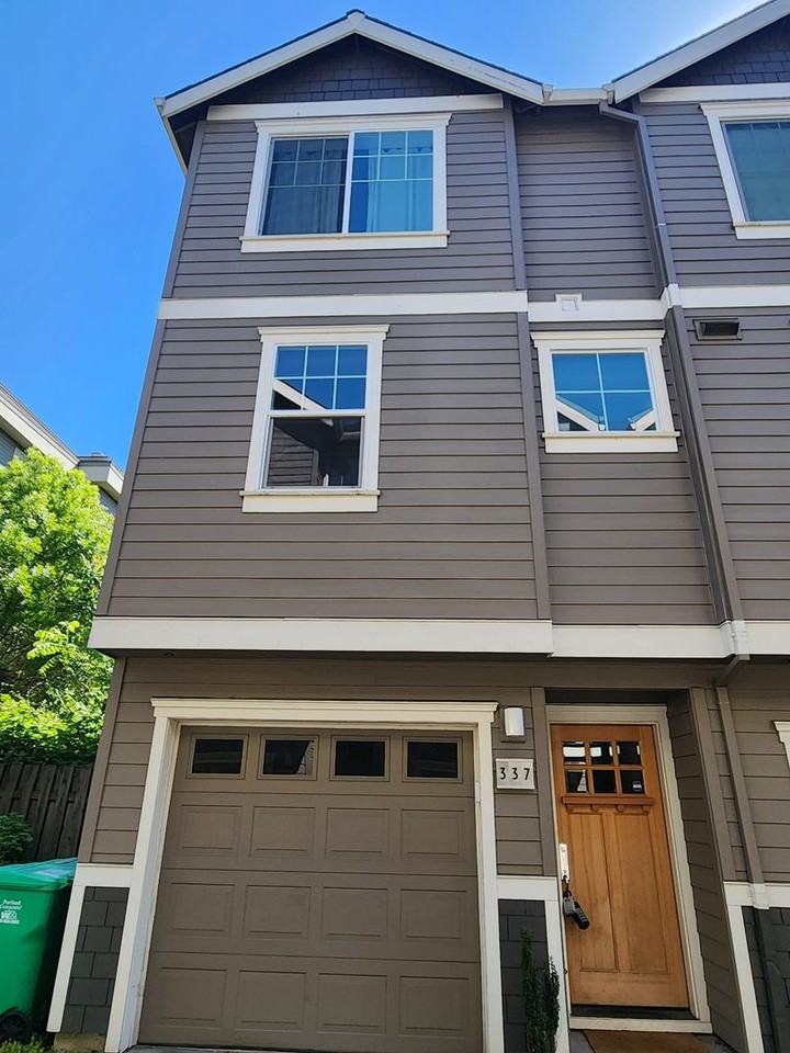 337 Ne Morris St - Photo 3 of 30