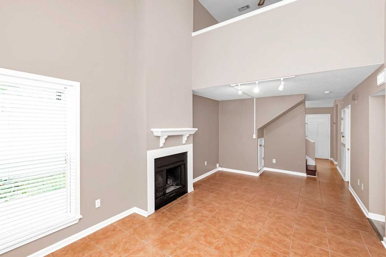1865 Fountain Ave - Photo 3 of 16