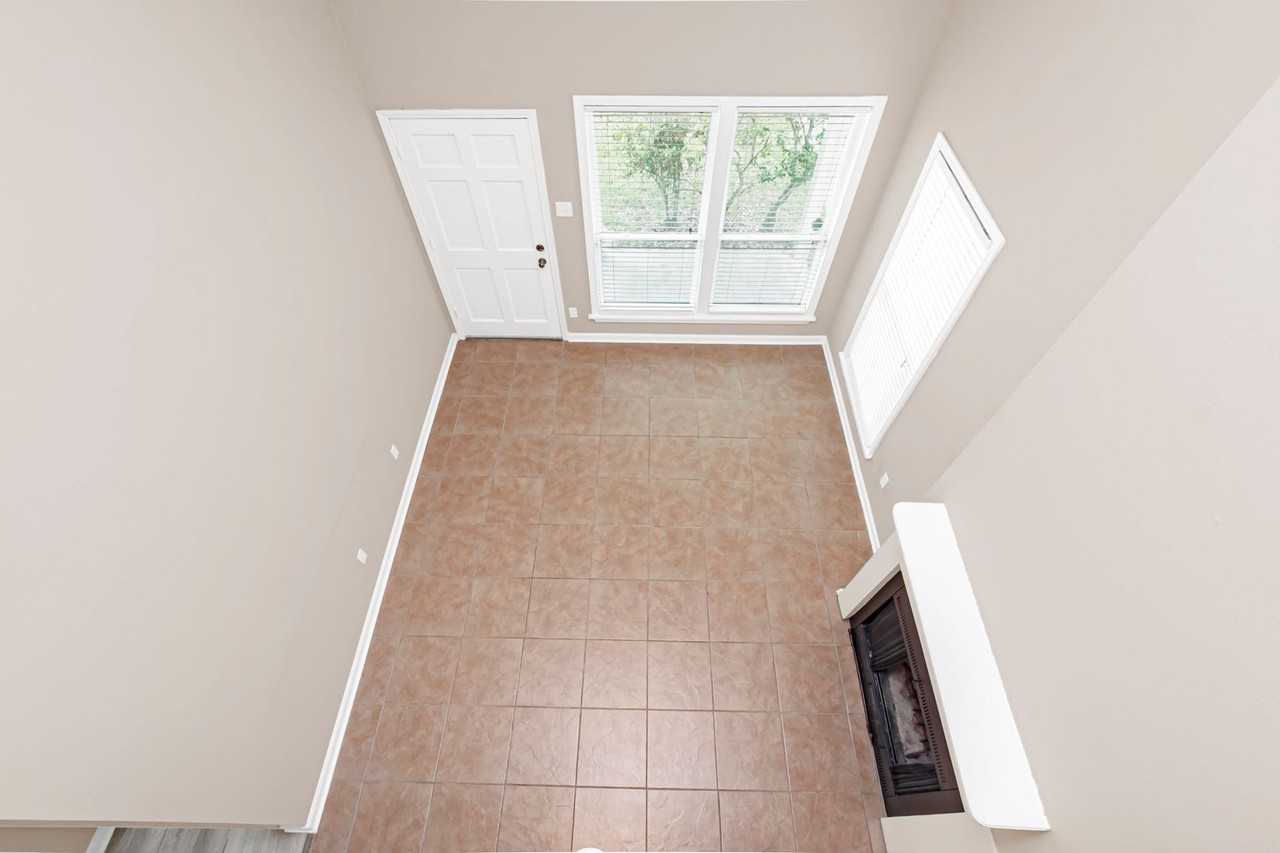 1865 Fountain Ave - Photo 4 of 16
