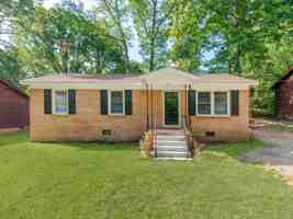 featured image of 212 E Poplar St
