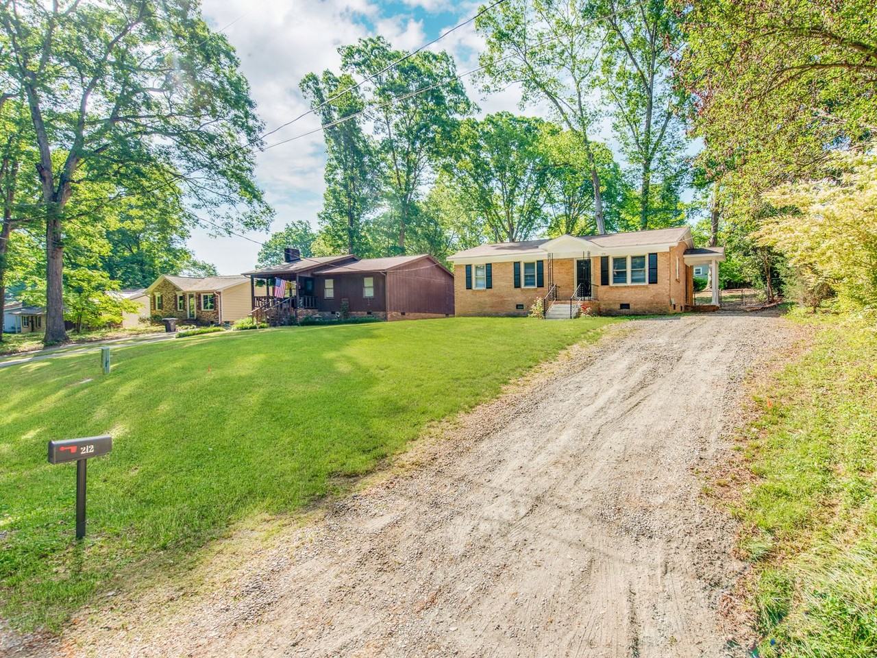 212 E Poplar St - Photo 2 of 18