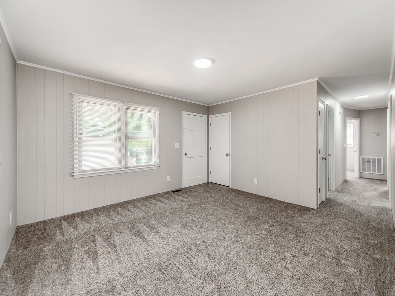212 E Poplar St - Photo 5 of 18