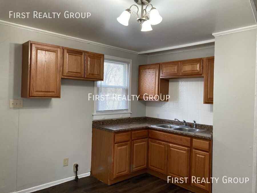4446 Waymire Ave - Photo 3 of 12