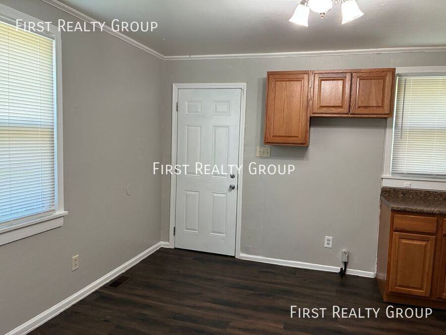 4446 Waymire Ave - Photo 4 of 12