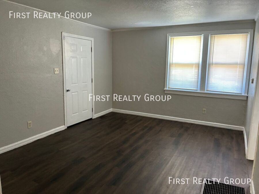 4446 Waymire Ave - Photo 5 of 12