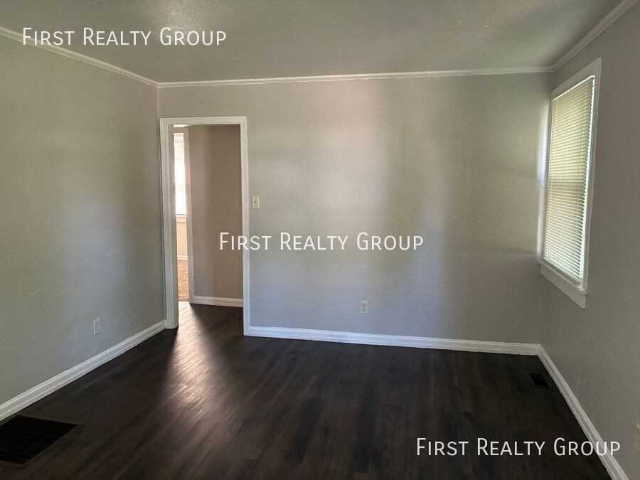 4446 Waymire Ave - Photo 6 of 12