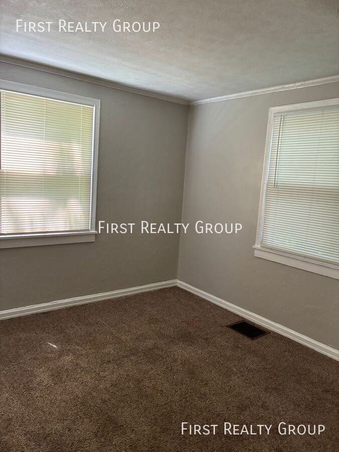 4446 Waymire Ave - Photo 7 of 12