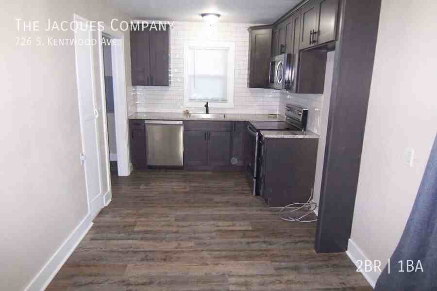 726 S Kentwood Ave - Photo 3 of 13
