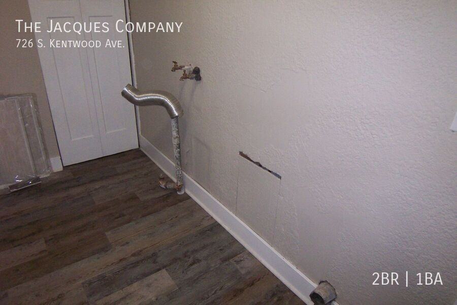 726 S Kentwood Ave - Photo 5 of 13