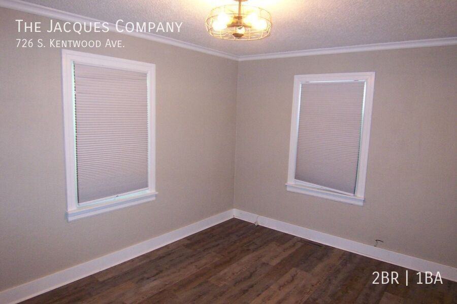 726 S Kentwood Ave - Photo 6 of 13
