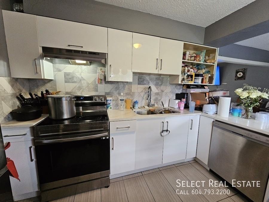 8565 Norman Cres #A - Photo 6 of 28