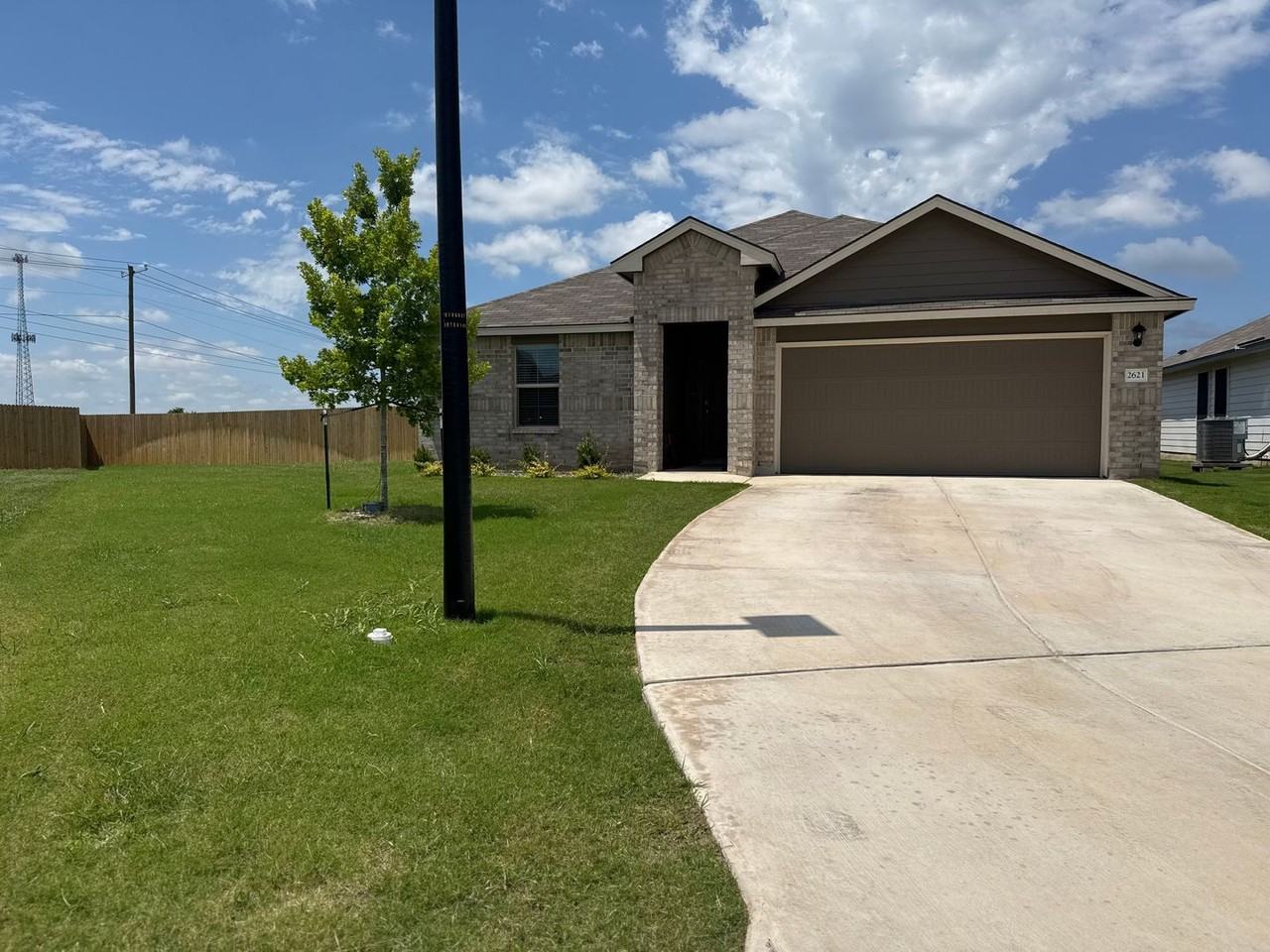 2621 Torbensen Ct - Photo 3 of 23