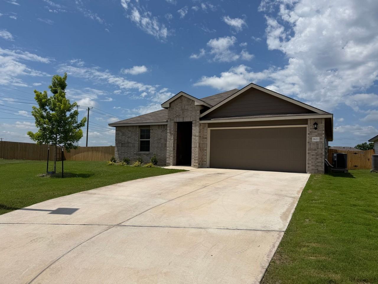 2621 Torbensen Ct - Photo 4 of 23
