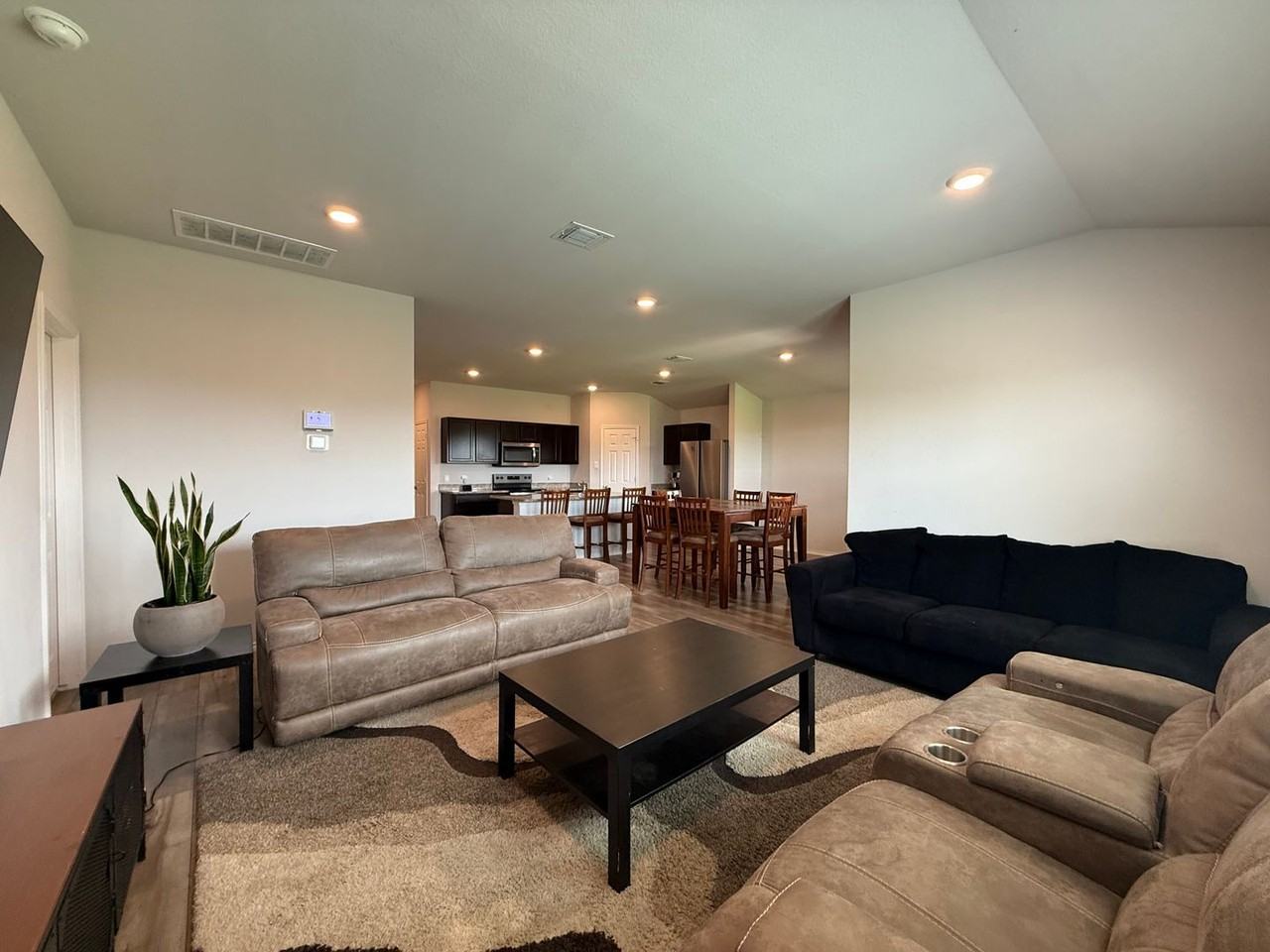2621 Torbensen Ct - Photo 5 of 23