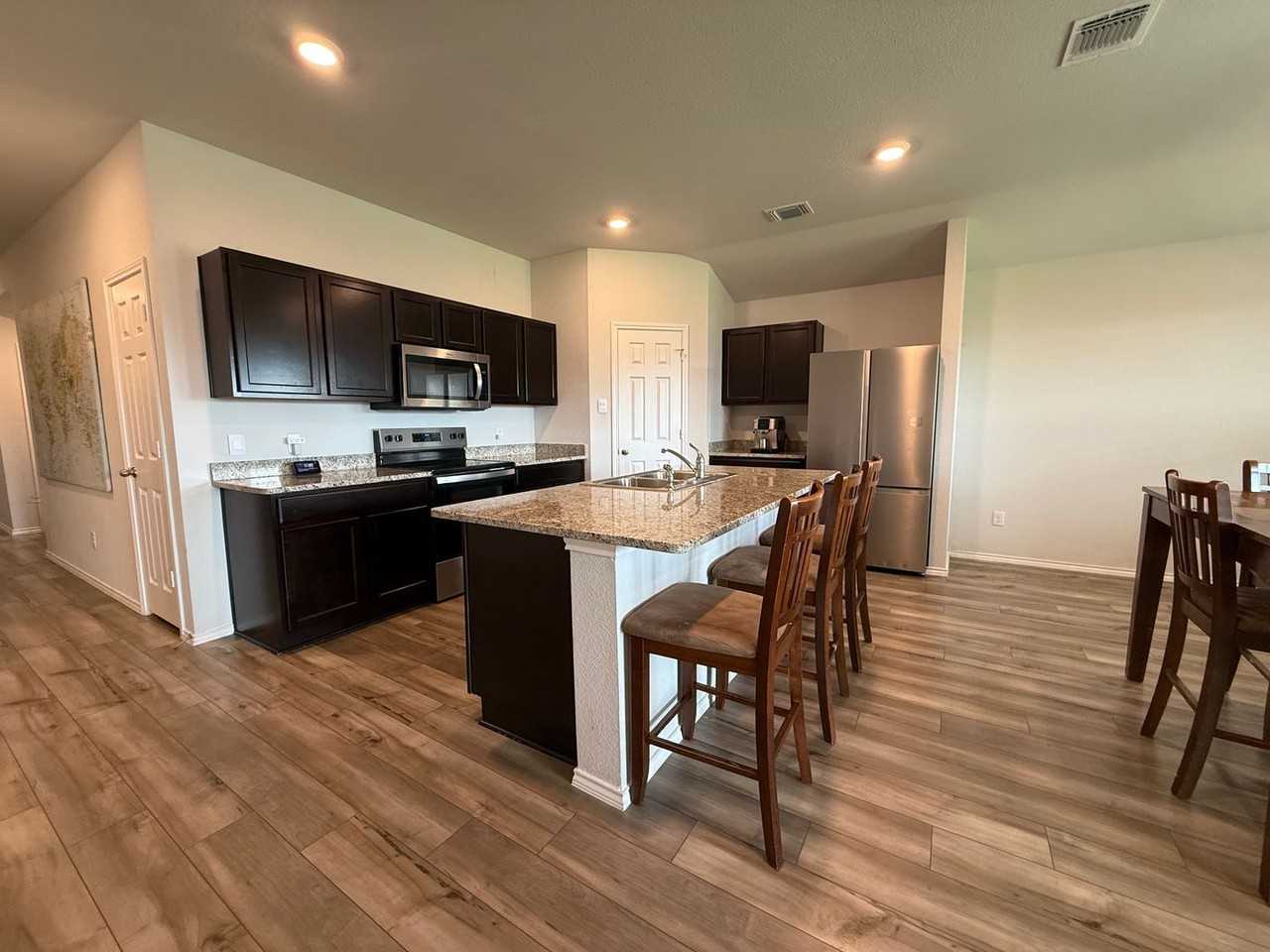 2621 Torbensen Ct - Photo 6 of 23