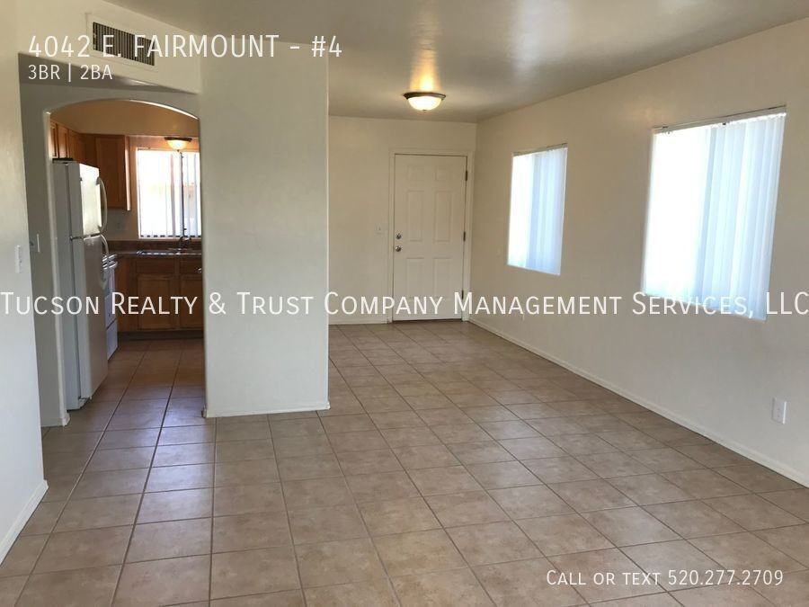 4042 E Fairmount St #4 - Photo 4 of 19