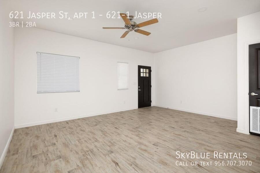 621 Jasper St - Photo 3 of 15