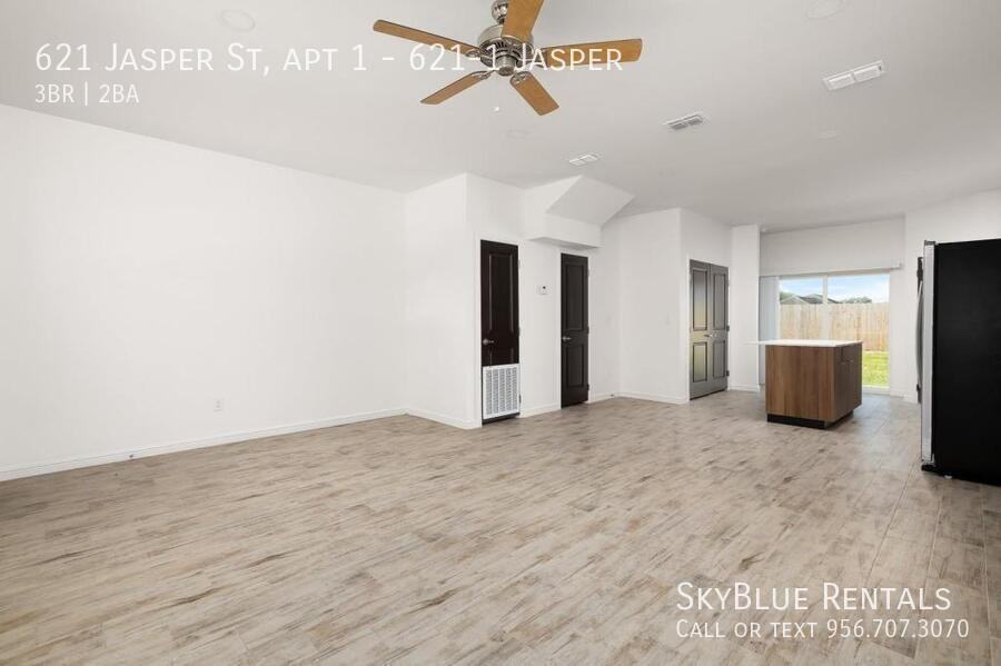 621 Jasper St - Photo 4 of 15