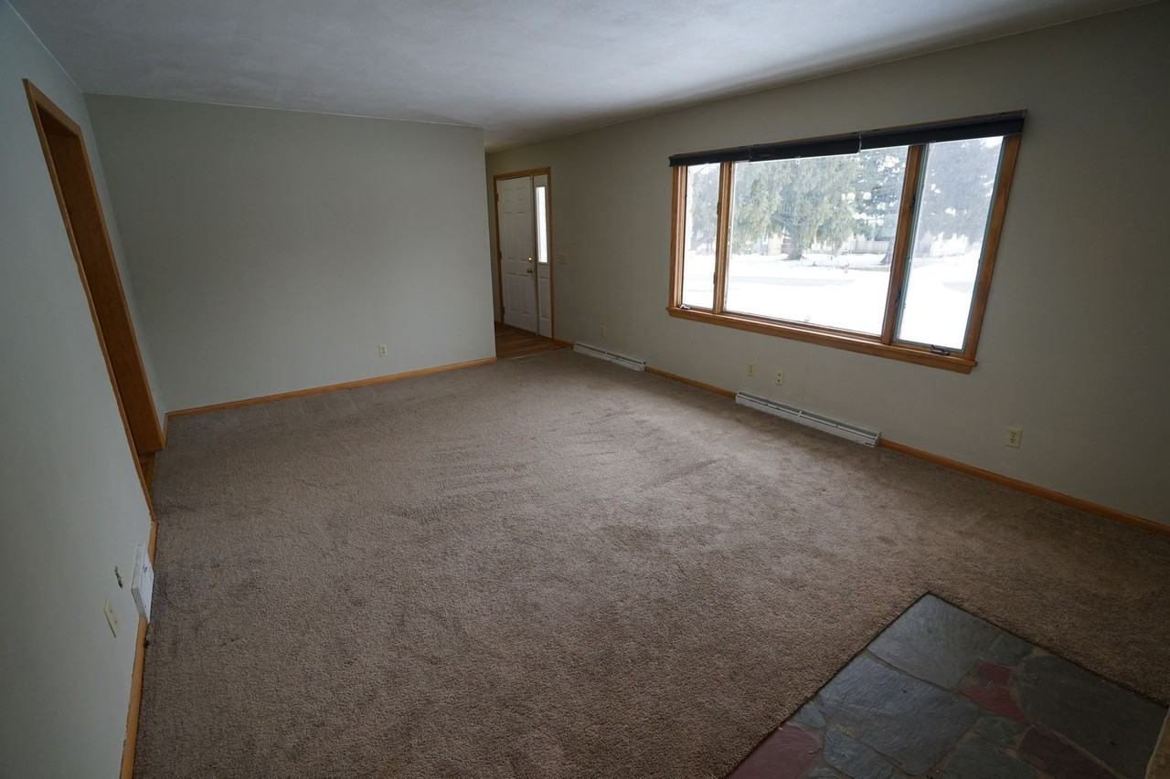 1518 Mendota St - Photo 2 of 20