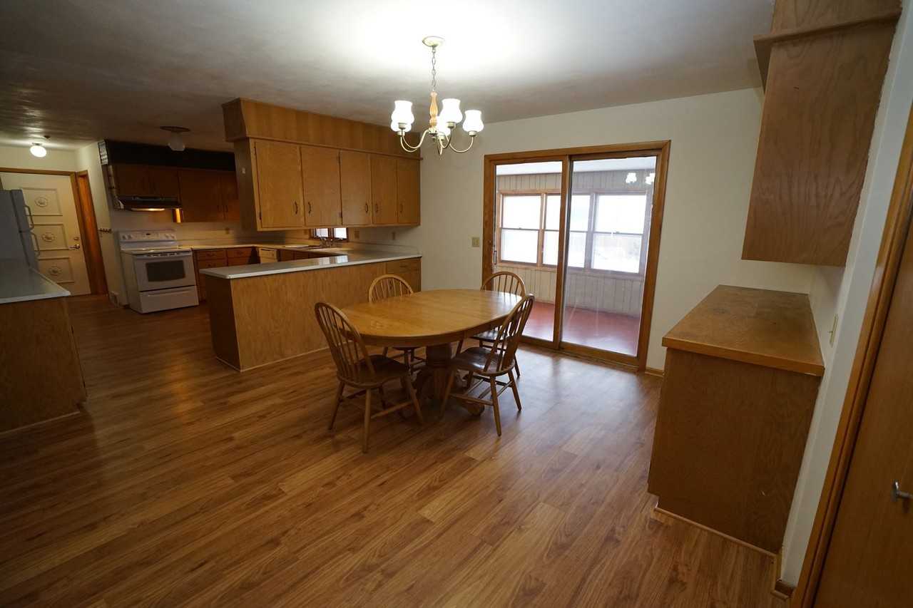 1518 Mendota St - Photo 4 of 20