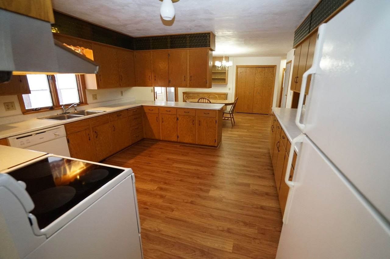 1518 Mendota St - Photo 5 of 20