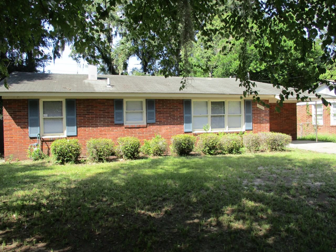 1856 Northgate Dr - Photo 2 of 3