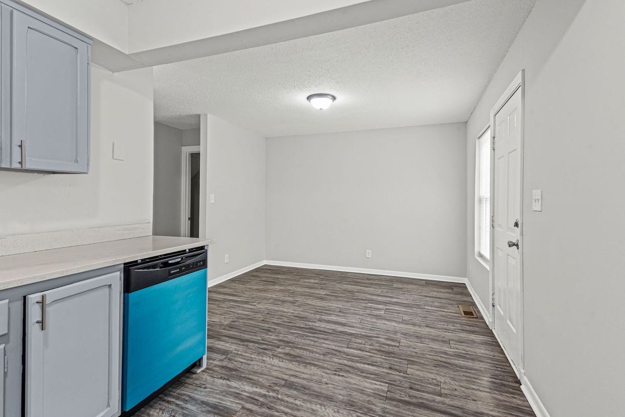 2442 N 38th St - Photo 3 of 24