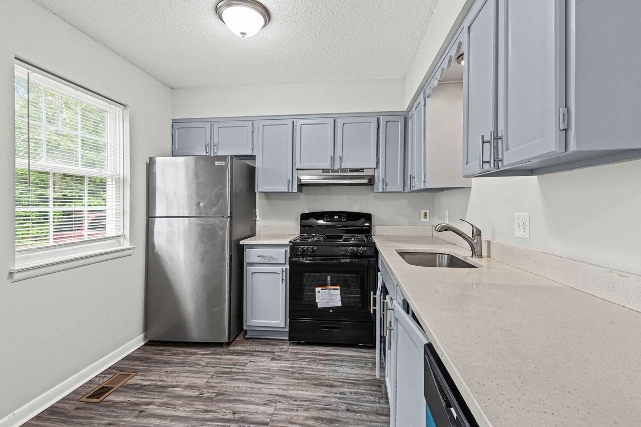 2442 N 38th St - Photo 4 of 24