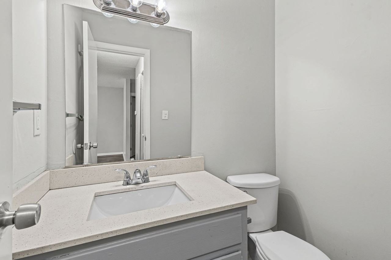 2442 N 38th St - Photo 6 of 24