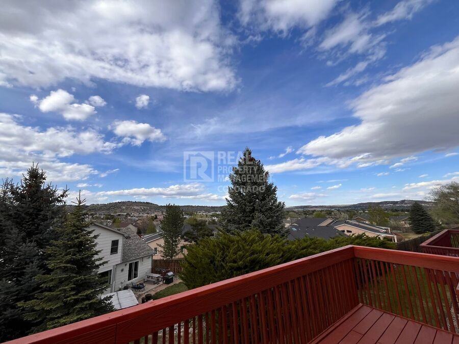 1528 Shane Cir - Photo 3 of 20