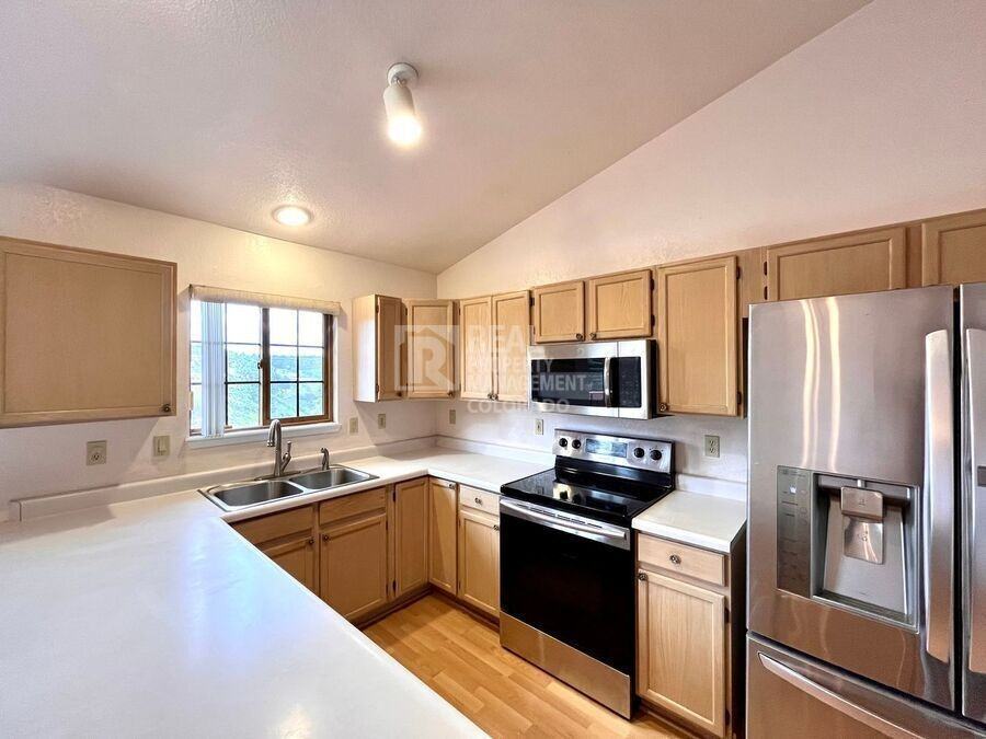 1528 Shane Cir - Photo 4 of 20