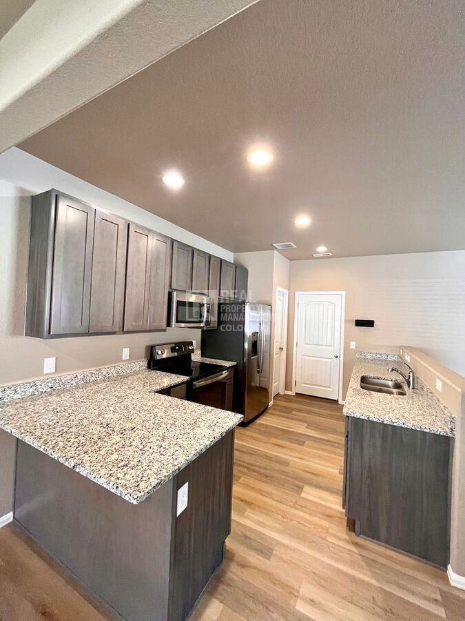 1885 Sandtoft Hts - Photo 3 of 21