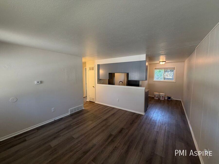 904 Tulip St - Photo 2 of 9