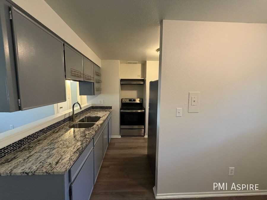 904 Tulip St - Photo 3 of 9