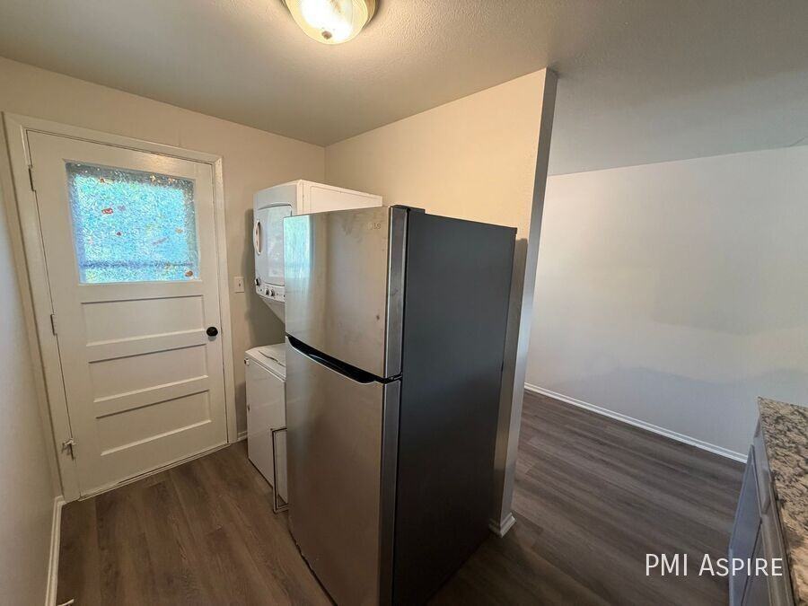 904 Tulip St - Photo 5 of 9