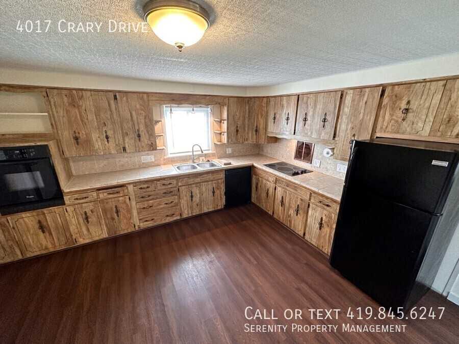 4017 Crary Dr - Photo 3 of 14