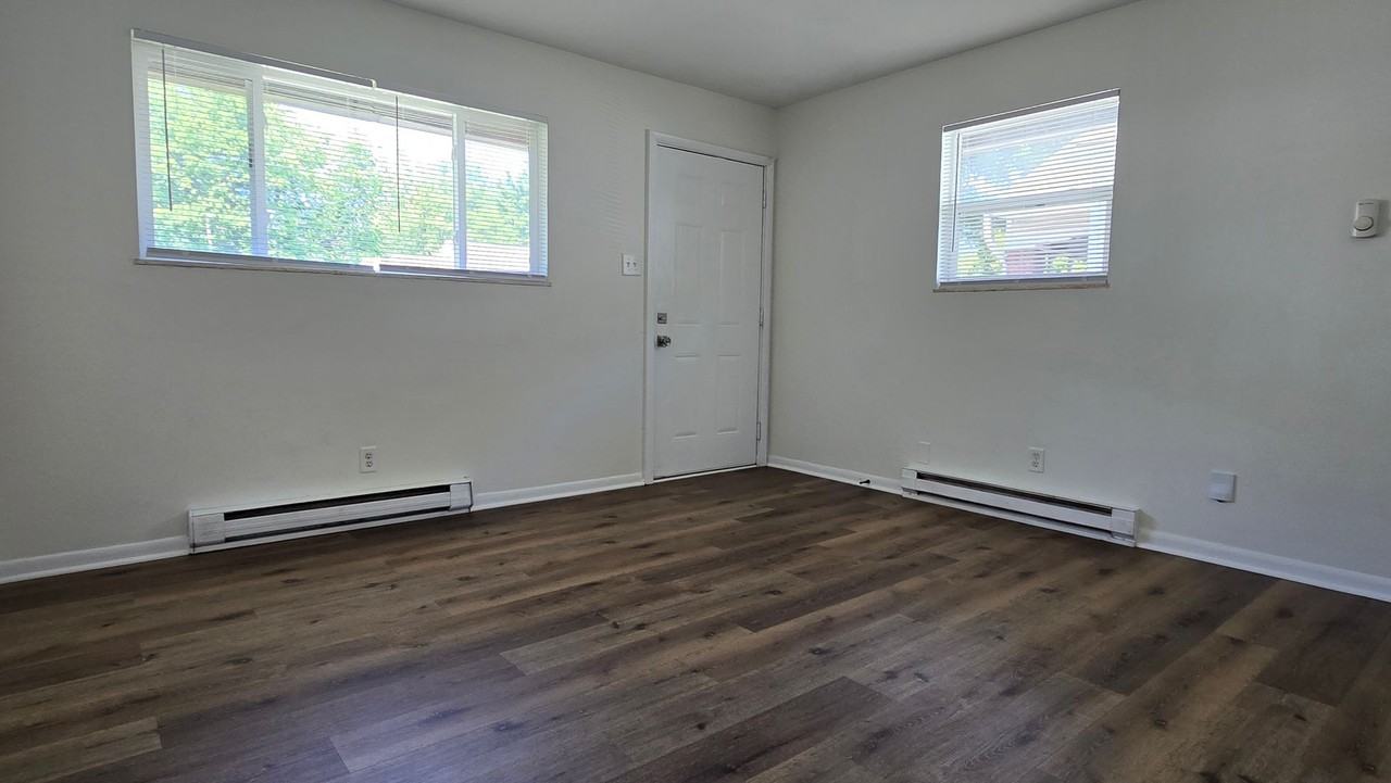 301 S Gray St - Photo 3 of 15