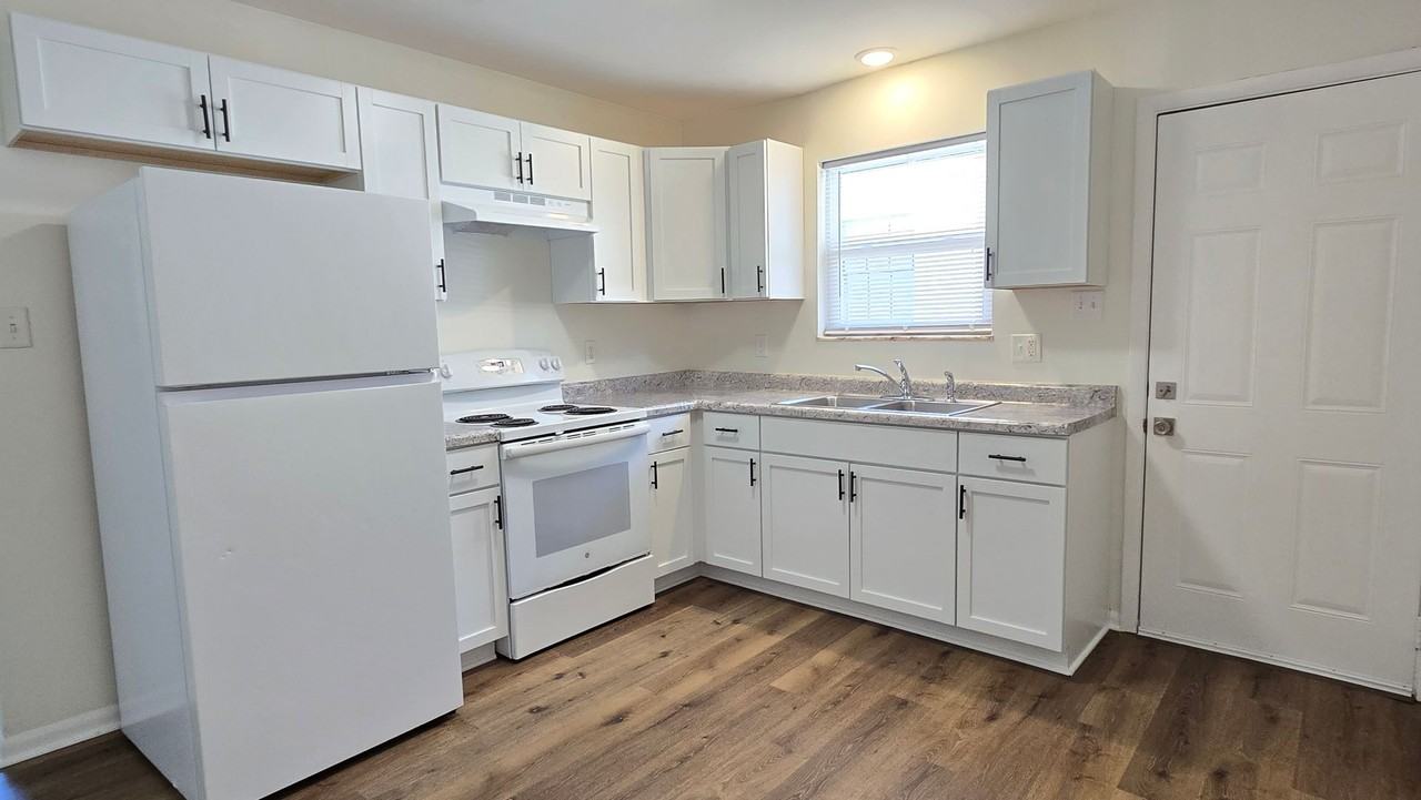 301 S Gray St - Photo 4 of 15