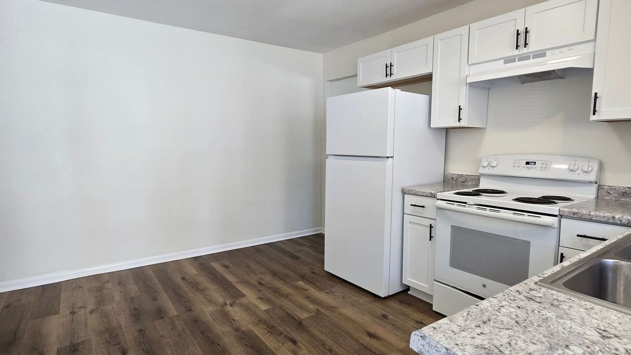 301 S Gray St - Photo 5 of 15