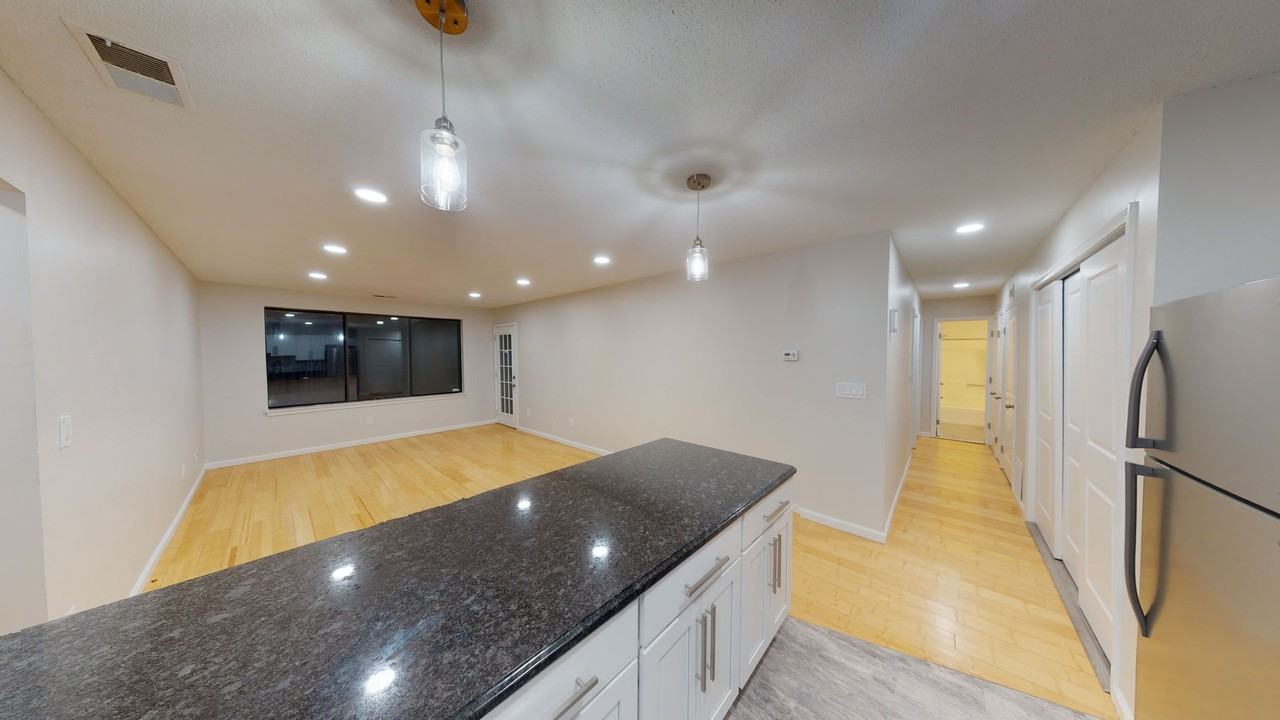 465 Whalley Ave #E - Photo 3 of 21