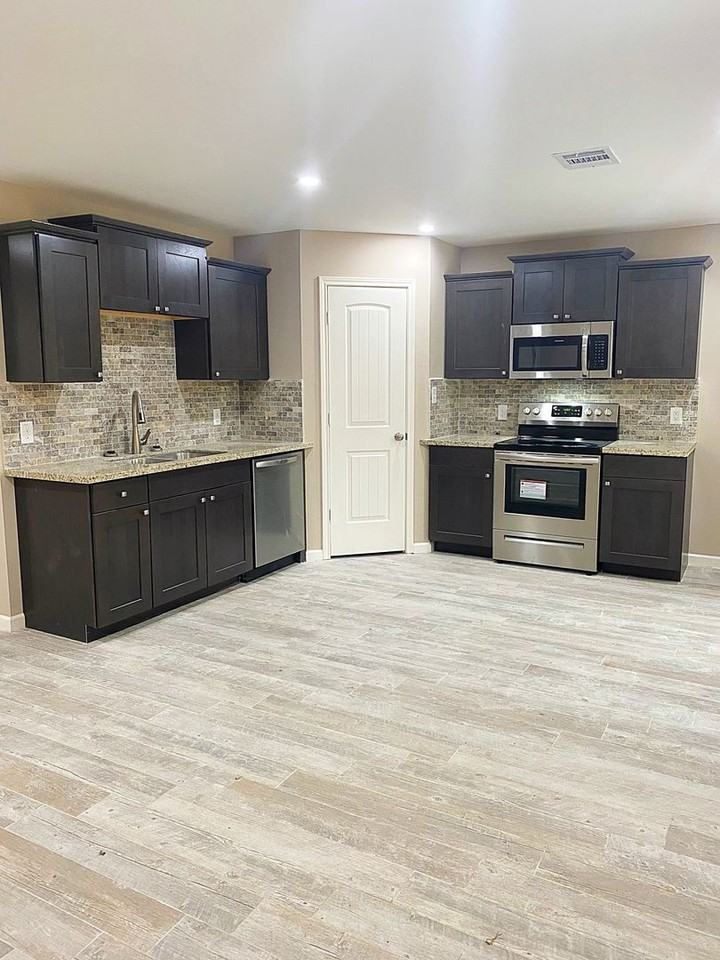 65 Jordan Dr - Photo 3 of 15