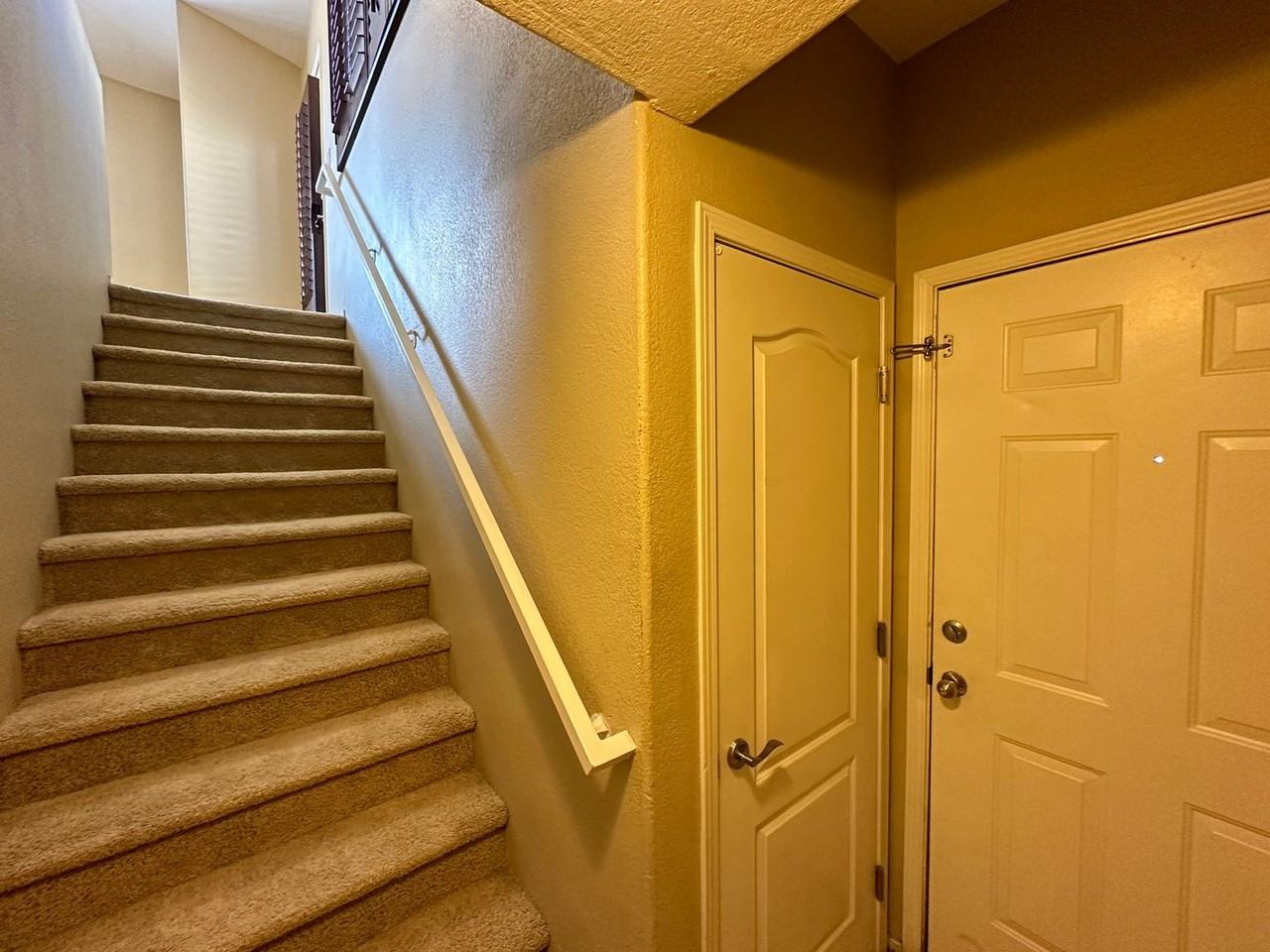 1621 Queen Victoria St #201 - Photo 4 of 19