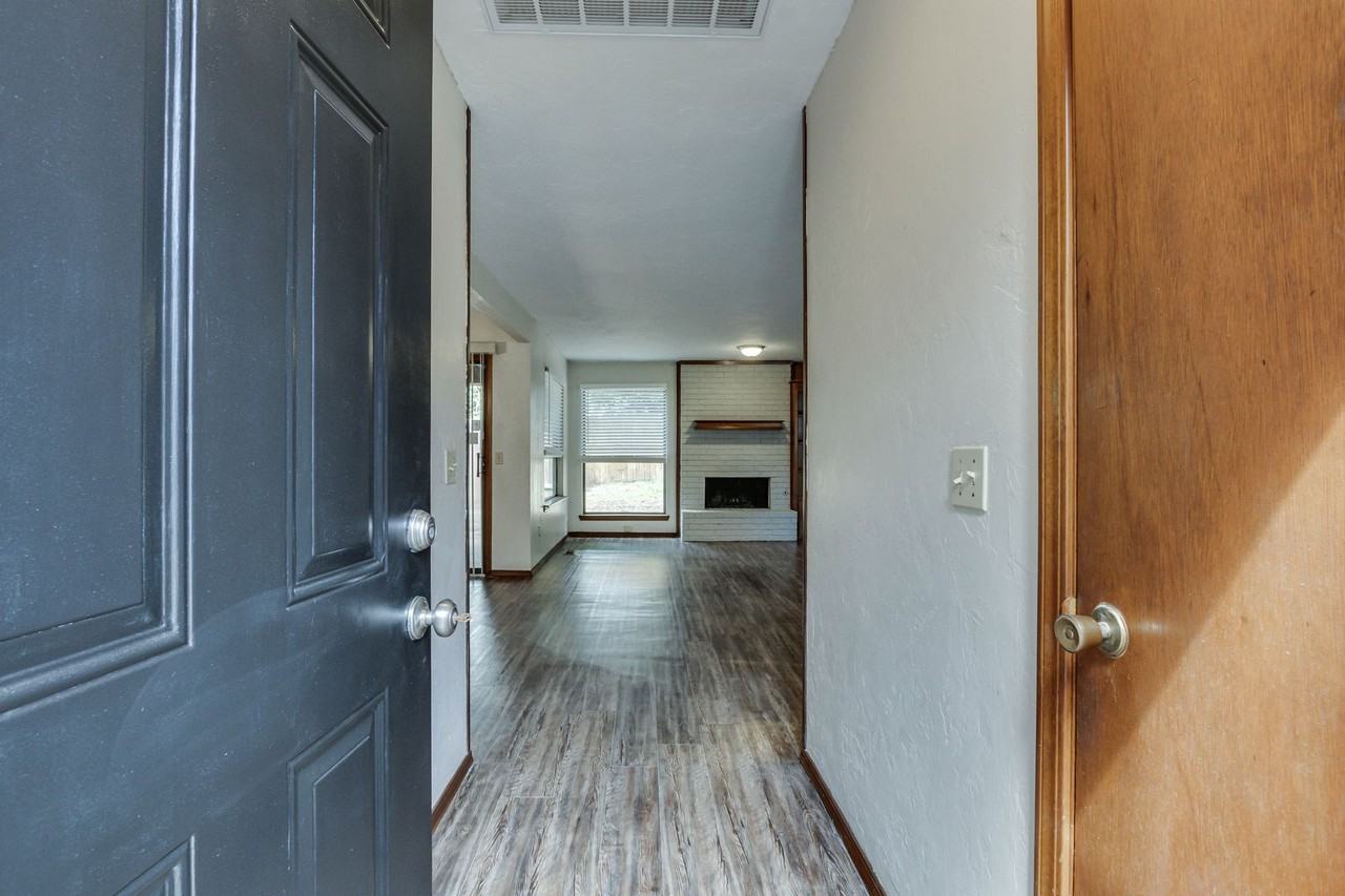1705 N Gleason Ave - Photo 5 of 48