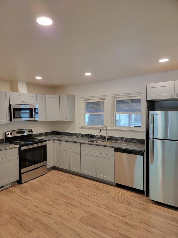 2606 N 30th St - Photo 2 of 9