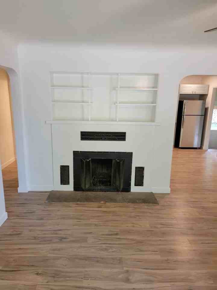 2606 N 30th St - Photo 4 of 9
