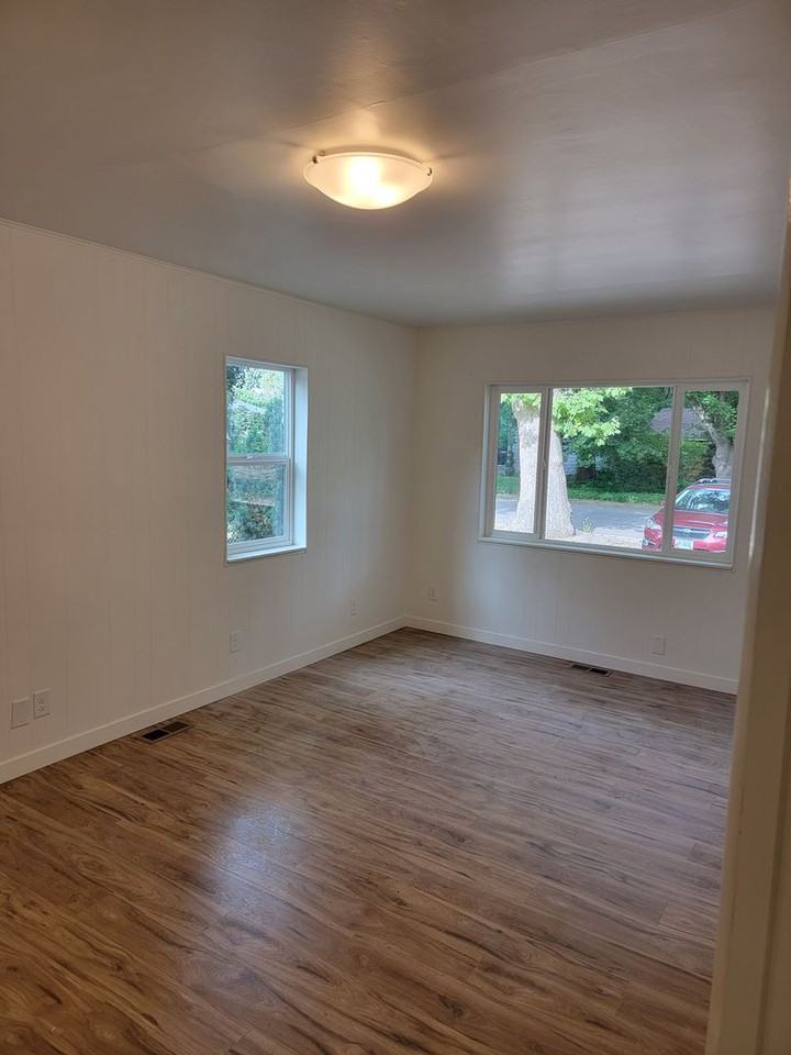 2606 N 30th St - Photo 5 of 9